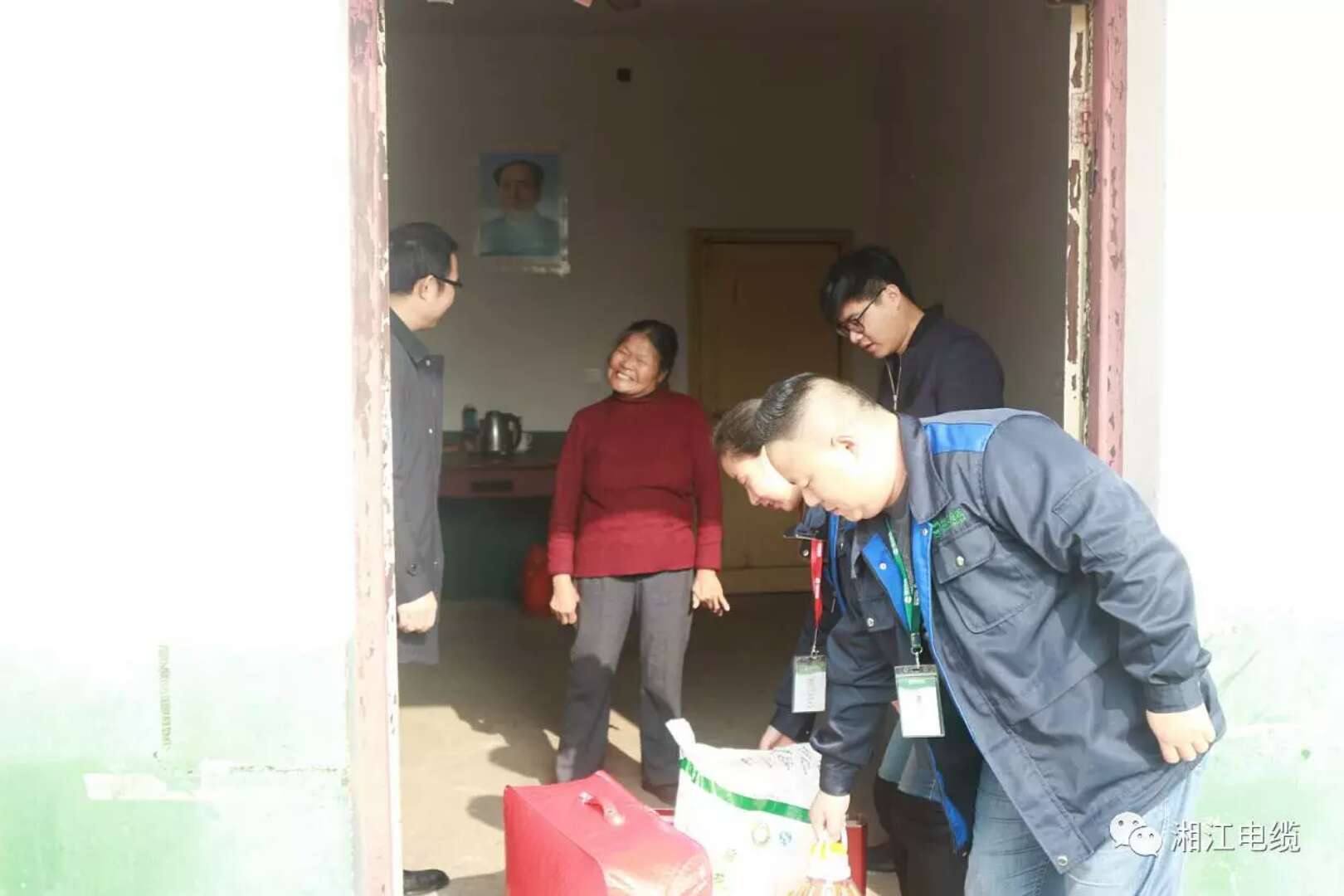 愛(ài)心凝聚力量，希望成就未來(lái)。湘江電纜參與“精準(zhǔn)扶貧”