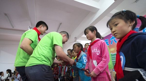 “六一微心愿，愛(ài)心暖童心”湘江電纜攜手村長(zhǎng)李銳愛(ài)心傳遞 點(diǎn)亮未來(lái)