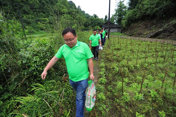 “六一微心愿，愛(ài)心暖童心”湘江電纜攜手村長(zhǎng)李銳愛(ài)心傳遞 點(diǎn)亮未來(lái)